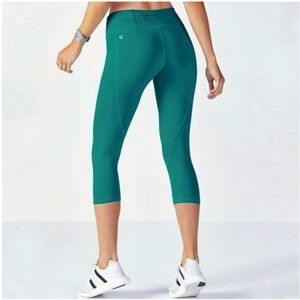Fabletics sz XS Turquoise Gia Powerlite Capri Leggings